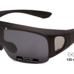 Polarisoiva omien lasien päälle laitettavat aurinkolasit / leveys 160mm, korkeus 49mm.